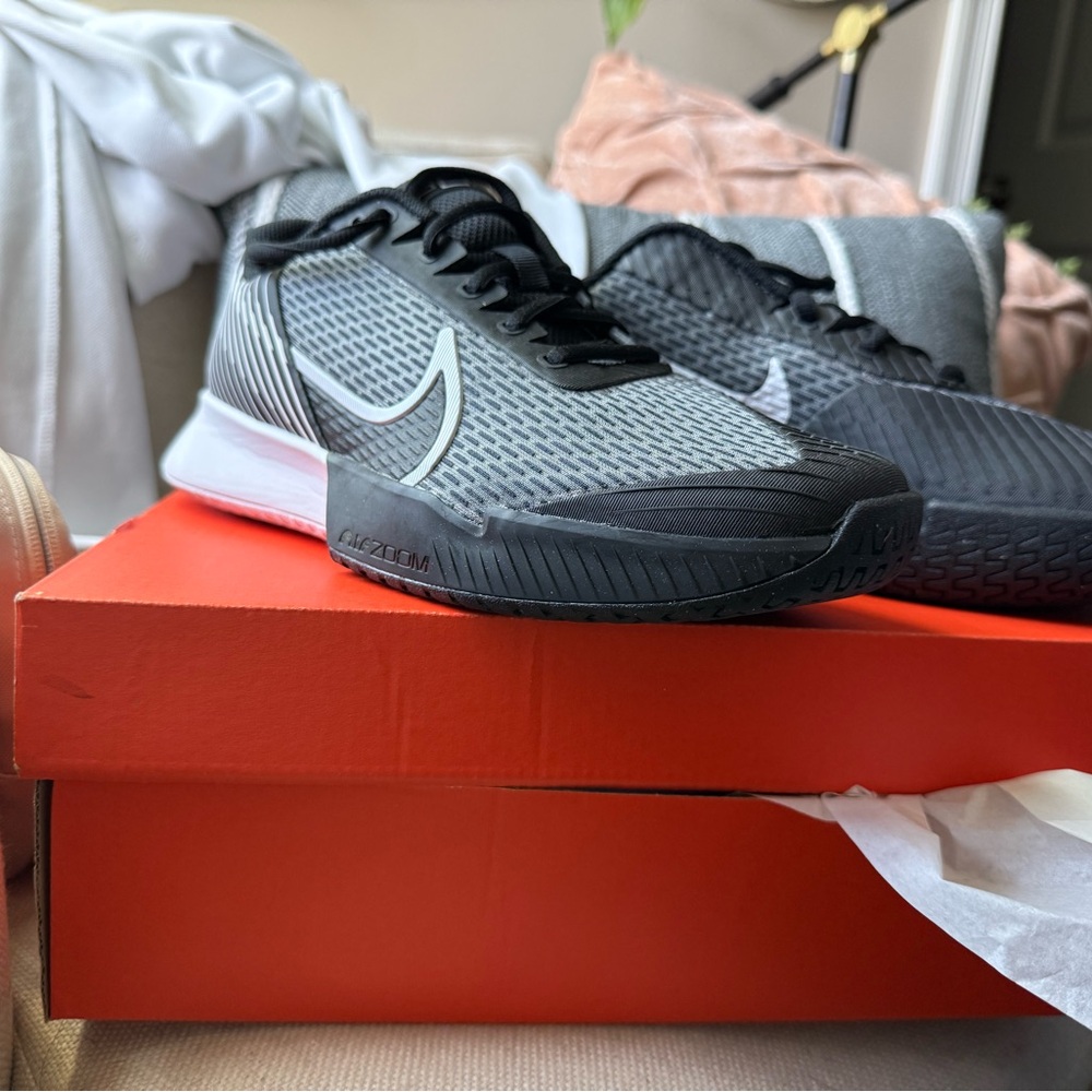 Nike Men's Black and Gray Nike court air zoom vapor shoes